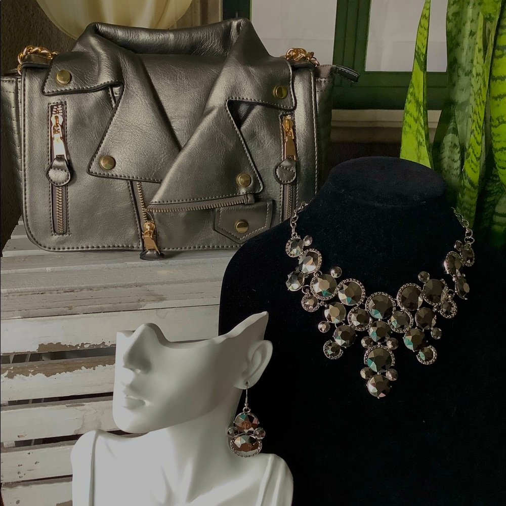 Amazing bag used as clutch or crossbody